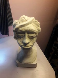 White Show Pieace Madusa Sculpture