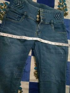 High Waisted Skinny Jeans With 4 Buttons