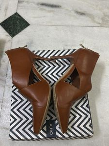 AJIO Brown Pointed Heels
