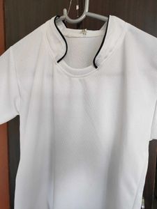✨ White Sports / Activewear Top – Size 34 ✨