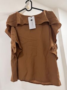 Ruffle top - brand New - size Large