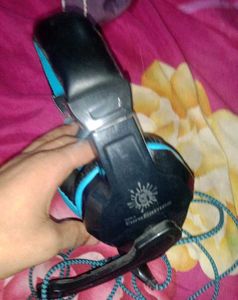 Noisecolourfitpro4 and Antsport Headphone