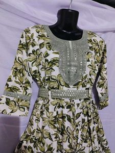 Floral Print Kurta With Belt
