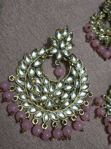 Earings And Mantika