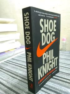 🆕 Shoe Dog Book By Phil Knight Paperbcak