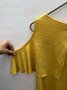 Tagged Cover STORY Cold Shoulder Regular Fit To