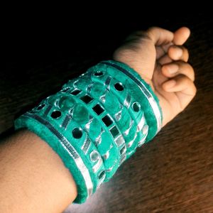 Velvet Green Bangles 💚