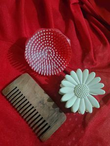 Daisy Hair Clip Along With Wooden Haircomb