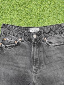 Staight Nee Cut Jeans For Girls