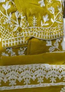 Totally New Pakistani Suit And Pajama