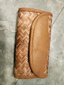 Traditional Clutch