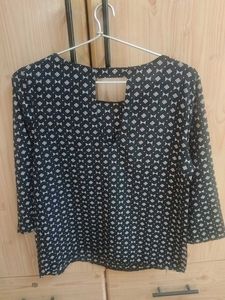 Beautiful Black Printed Top Fron Code..Never Used