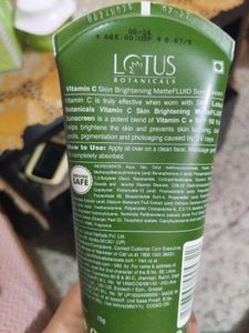 Lotus Sunscreen With Free Moisturizer