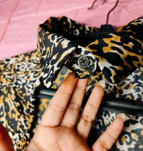 Leopard Print Crop Top 🤎