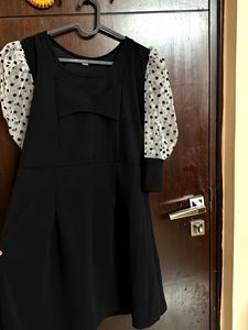 Chic Black Polka Dot Sleeve Dress