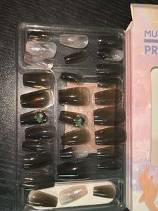 Mumuso Press-On Nails (Dreamland Collection) – 30