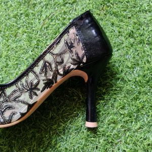 Beautiful Lace And Glitter Black Heels