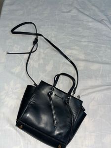 Pre-loved Mini Zara Black Slingbag