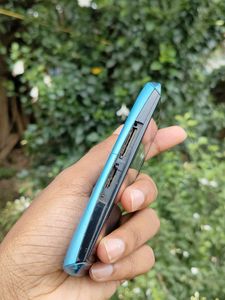 Nokia Asha 305 Mobile Phone