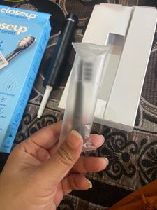 Closeup Sonic Expert Toothbrush