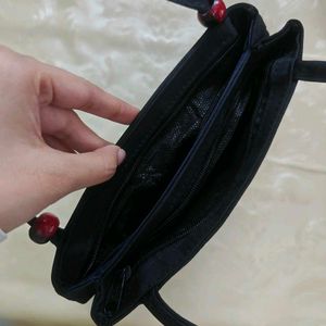 🆕 Black Handbag