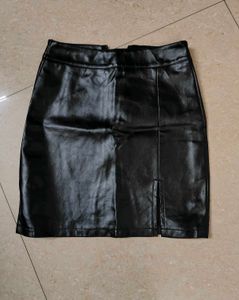 Chic Black Leather Skirt With Slit