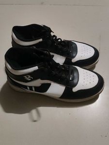 Stylish Black &amp; White Sneakers