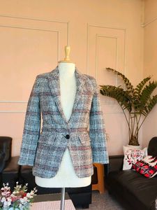 Beautiful Tweed Blazer - Classic Chic