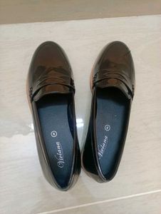 Chic Black Penny Loafers