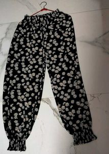 Daisy Print Joggers