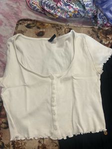 Set of 2 cropped Button tops
