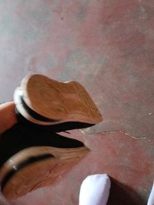 Black sports shoes for women