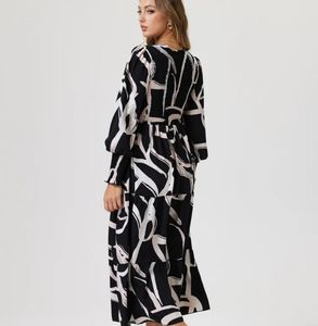 Chic Black &amp; White Maxi Dress