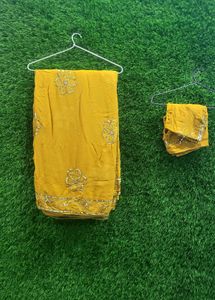 ⭐️Elegant Yellow Saree with blouse ⭐️