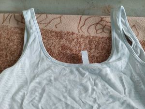 H&amp;M White Outgoing Casual Crop Top🪿