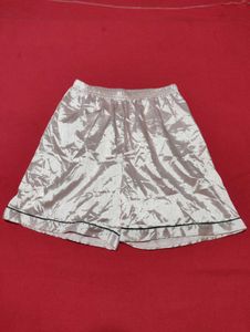 Girls Short Size 30/32
