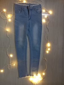 Light Wash Frayed Hem Jeans