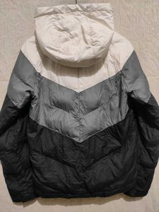 Nike Puffer Jacket - Stylish &amp; Warm