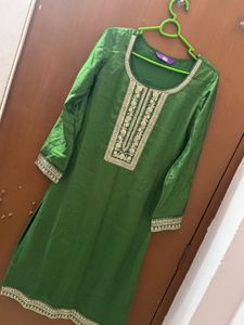 Elegant Green Embroidered Kurta