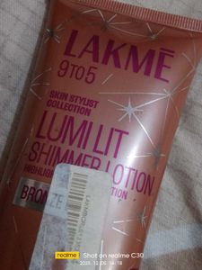 Lakme Lumi Lit Shimmer Lotion