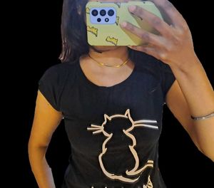 Simple Black Tshirt With A Cute Cat Printed🖤🐈‍⬛