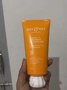 Dot & Key Super Bright Face Wash