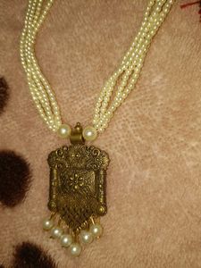 Elegant Pearl &amp; Gold Necklace