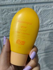 Aqualogica Glow+ Infused Tinted Sunscreen