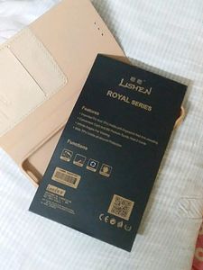 Oppo F7 Premiun Royal series phone case golden)