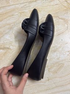 Black Ballet Flats