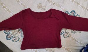 maroon crop top