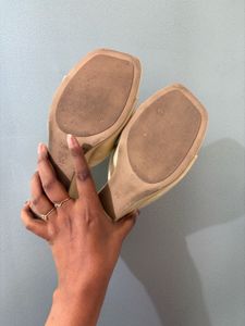 Zudio Cream Heel Sandles