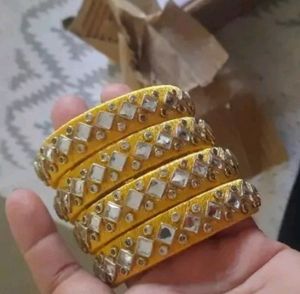 4 Kundan Bangle