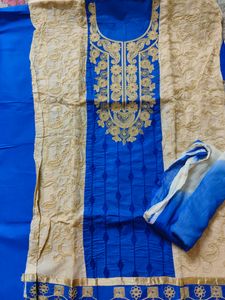 Offer🎉🎉Beautiful Full Embroidered Suit